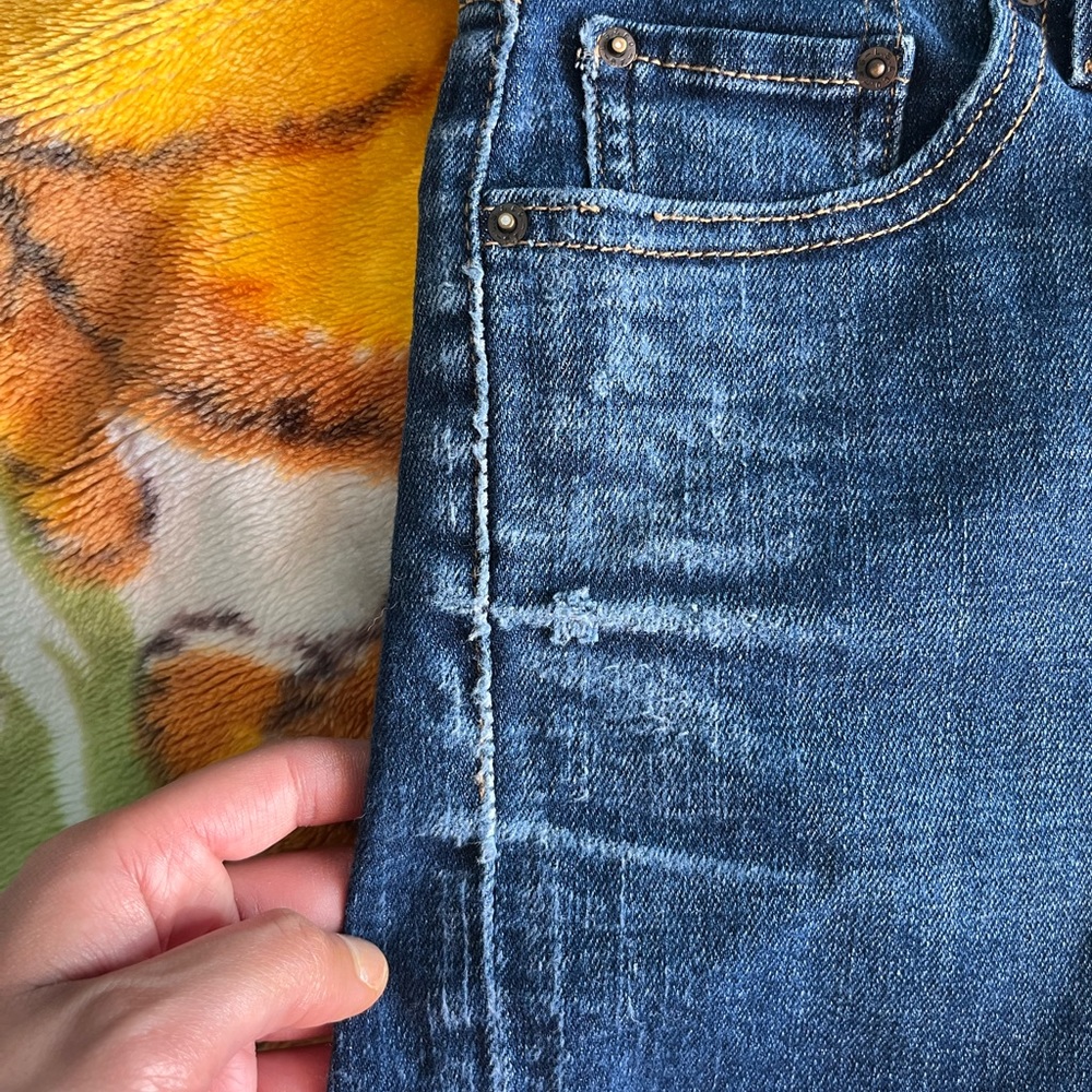 Women’s Levi’s shorts - Picture 4 of 4